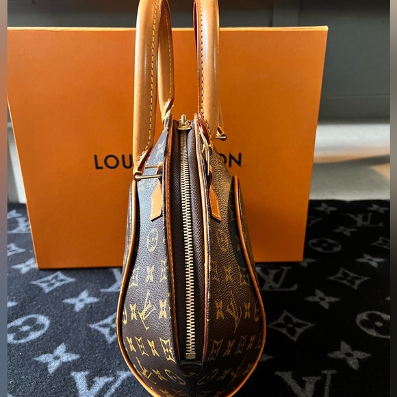 Vintage Louis Vuitton Monogram Ellipse PM - Picture 7 of 16